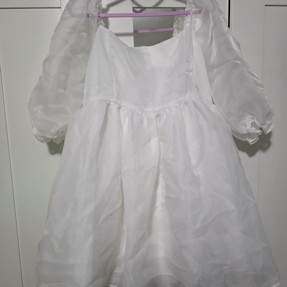 Elegant White Puff Sleeve Dress - Picture 4 of 4